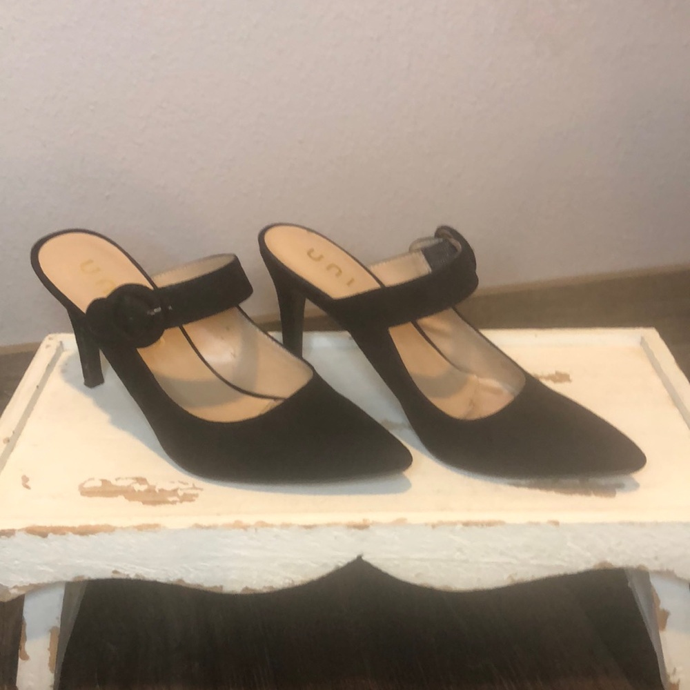 Unisa black velvet pumps
